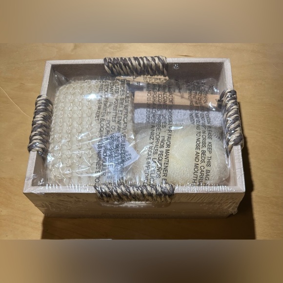 🏥 Kaiser Permanente Boxed Spa Kit, NWT/unopened - Picture 2 of 4